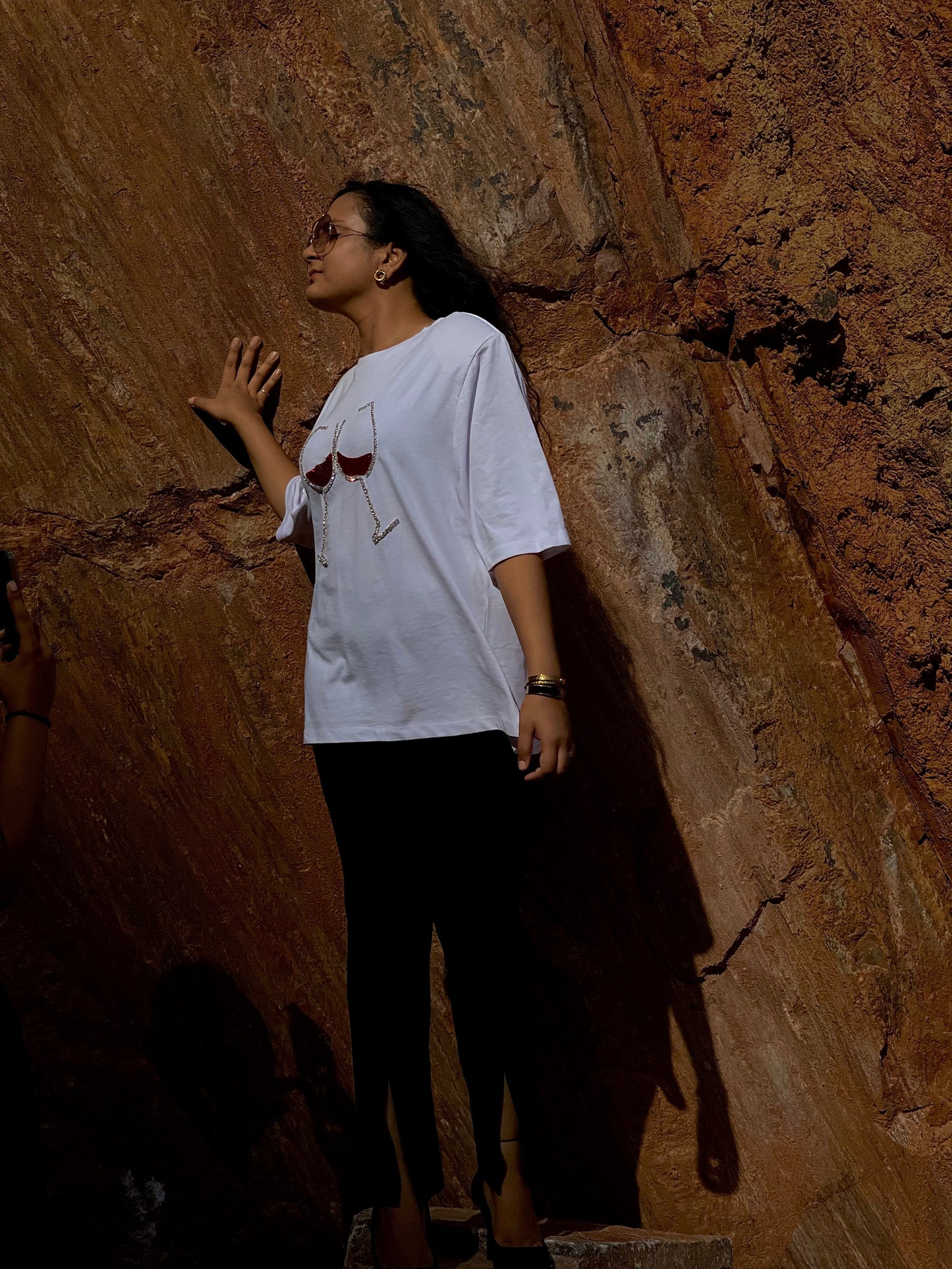 π· Women White Solid Tshirt with Embellishment - Ziona MuL