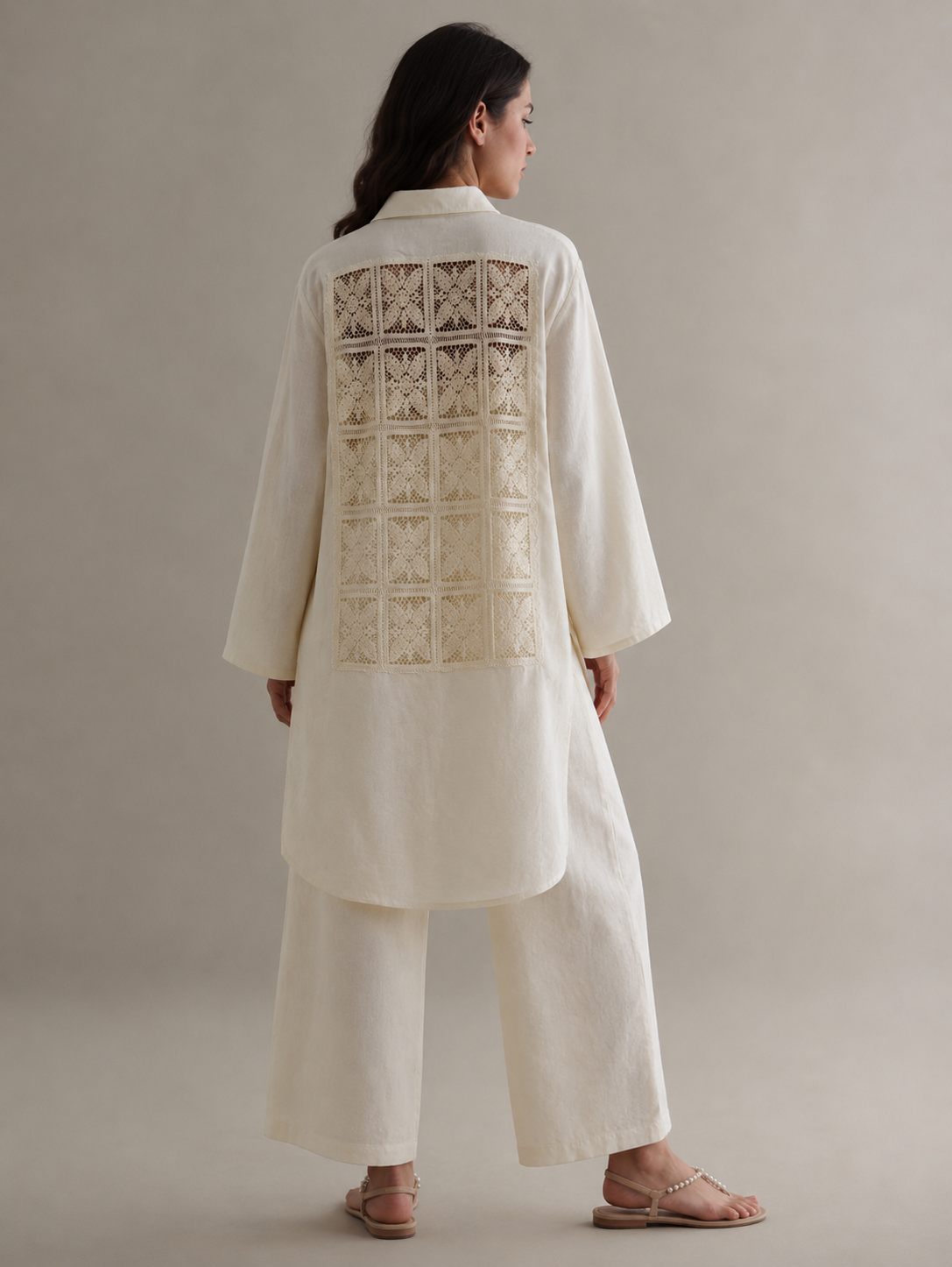 Women Off-White Lace Panelled Kurta Set
