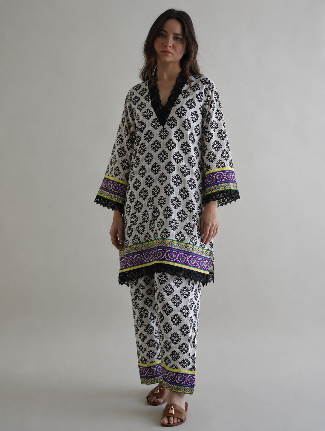 Women Balck and white Printed Salwar Suit
