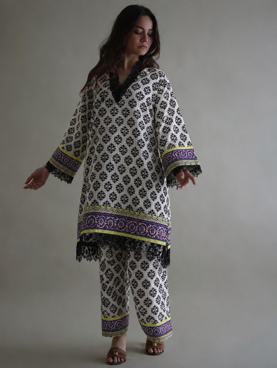Women Balck and white Printed Salwar Suit