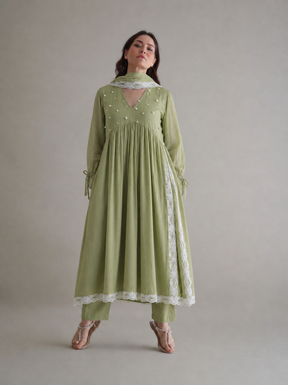 Women Green pearl embellished kurta set with dupatta