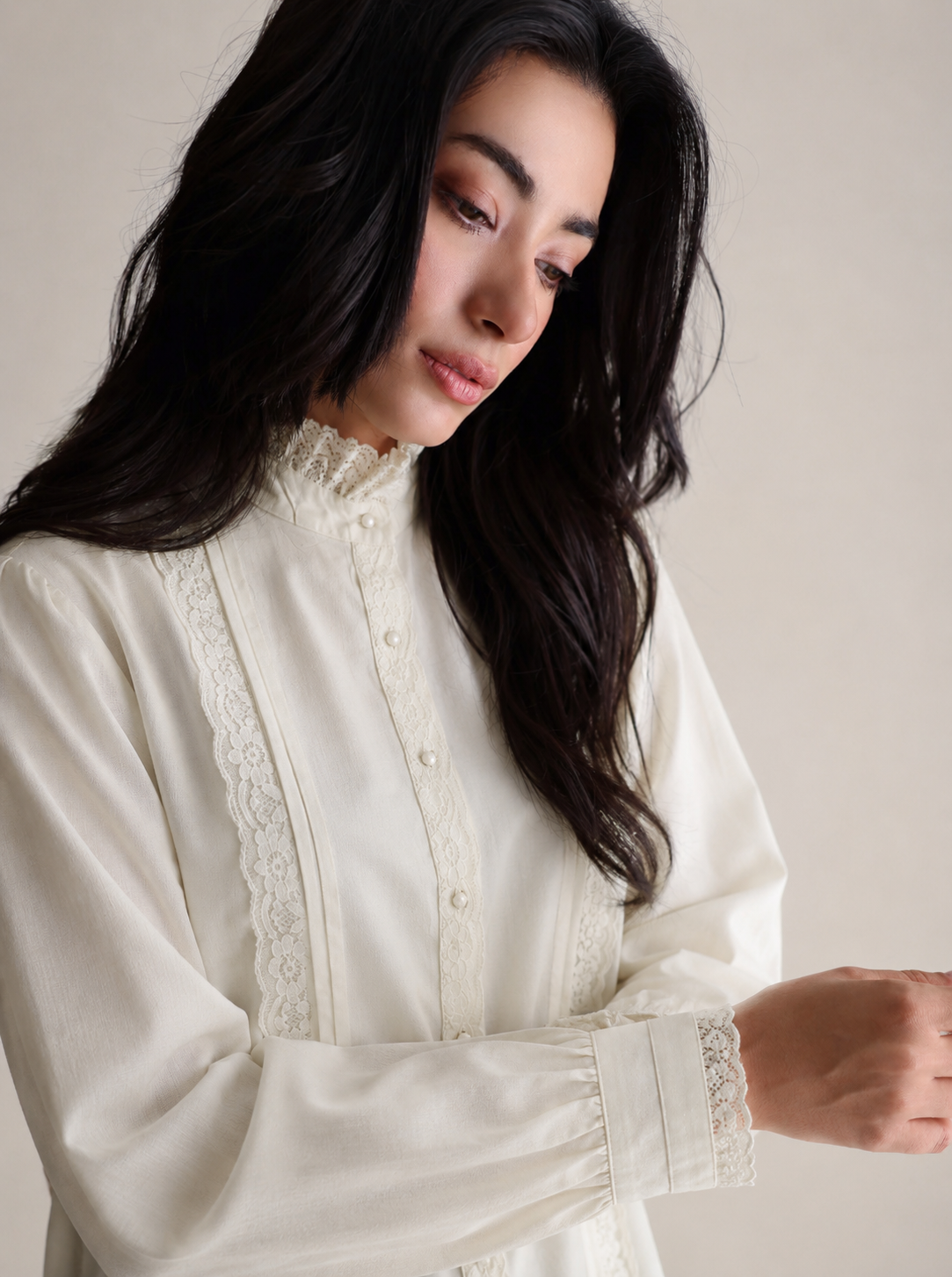 Women Offwhite Lace Co-ord Set