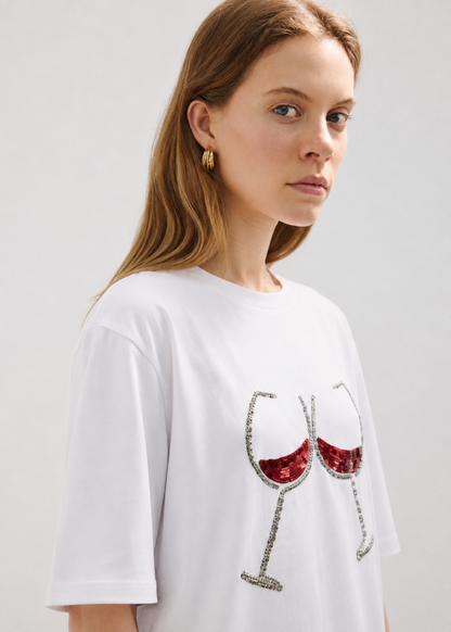 🍷 Women White Solid Tshirt with Embellishment