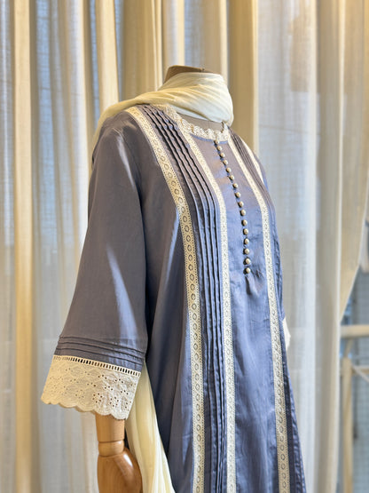 Women Grey lace kurta with dupatta