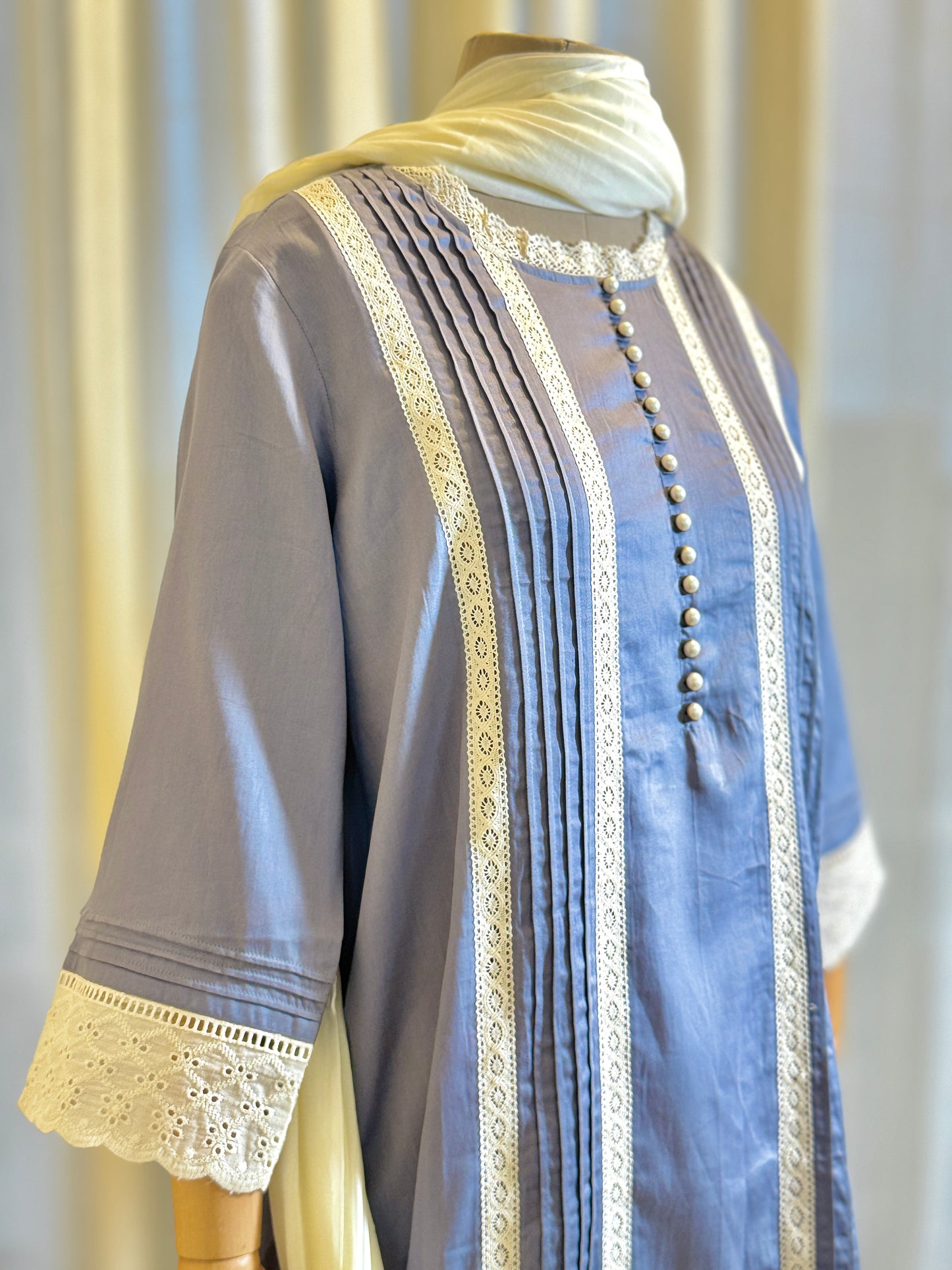 Women Grey lace kurta with dupatta