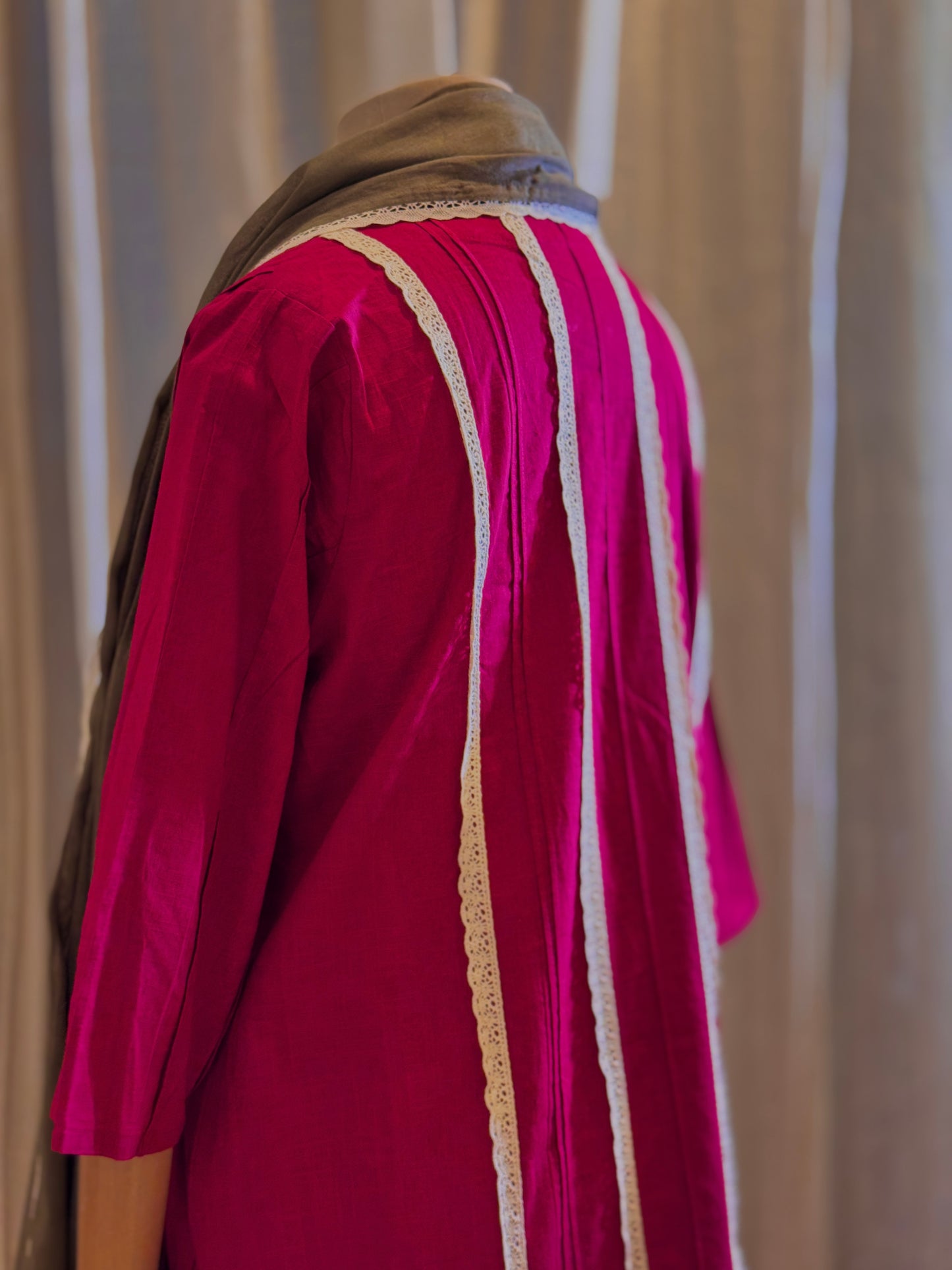 Women Magenta Kurta Set with Dupatta