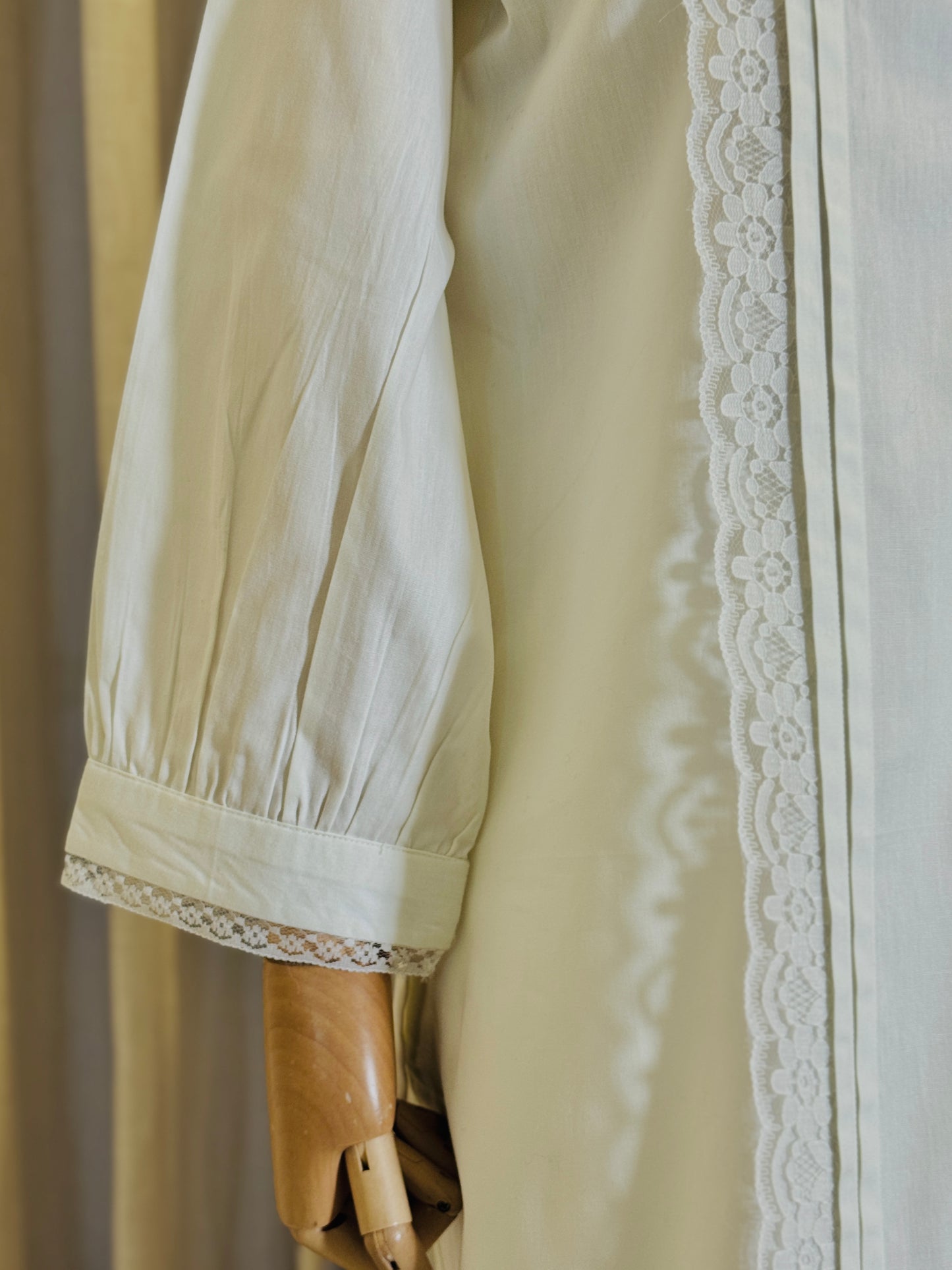 Women Offwhite Lace Co-ord Set