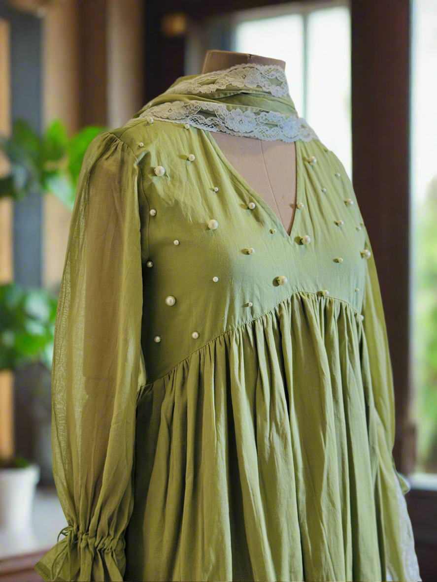 Women Green pearl embellished kurta set with dupatta