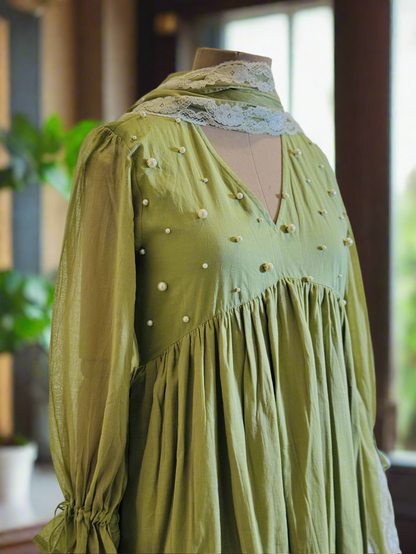 Women Green pearl embellished kurta set with dupatta