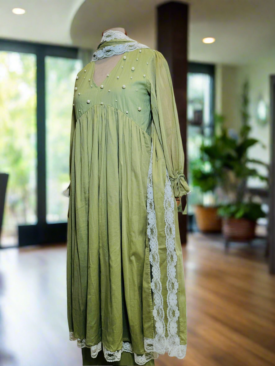 Women Green pearl embellished kurta set with dupatta