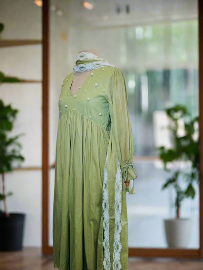 Women Green pearl embellished kurta set with dupatta
