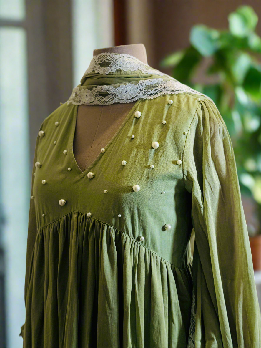 Women Green pearl embellished kurta set with dupatta