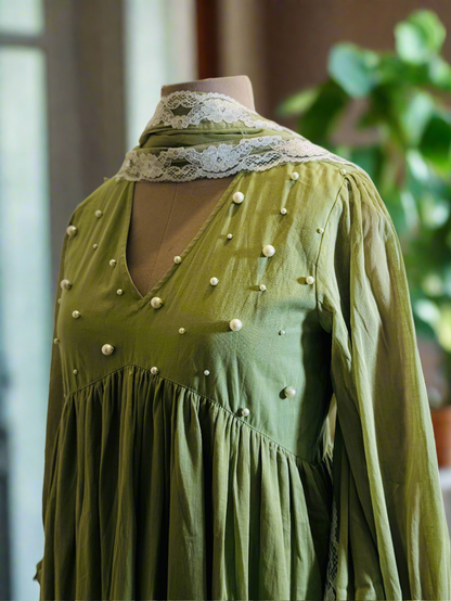 Women Green pearl embellished kurta set with dupatta